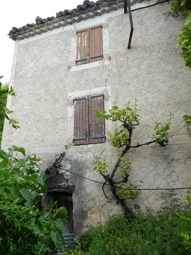 Logis disjoint ajouté à la fin du 19 siècle. Ferme de la Grange (Antonaves).