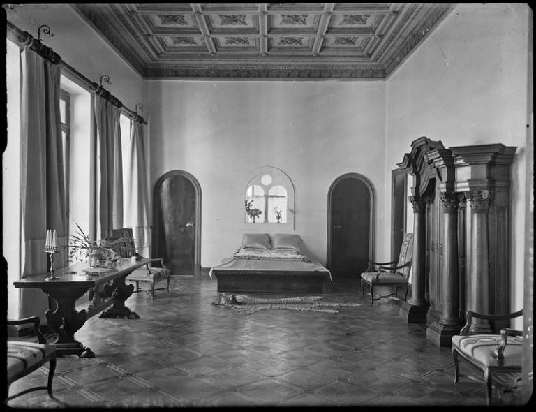 maison de villégiature (villa balnéaire) dite Palais Castellamare ou Villa Orlamonde, un temps hôtel de voyageurs sous le nom de Palais Maeterlinck, actuellement immeuble