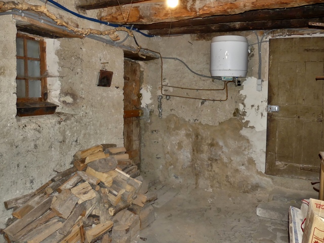 Partie sud. Etage de soubassement, resserre. Vue de volume prise du sud-est.