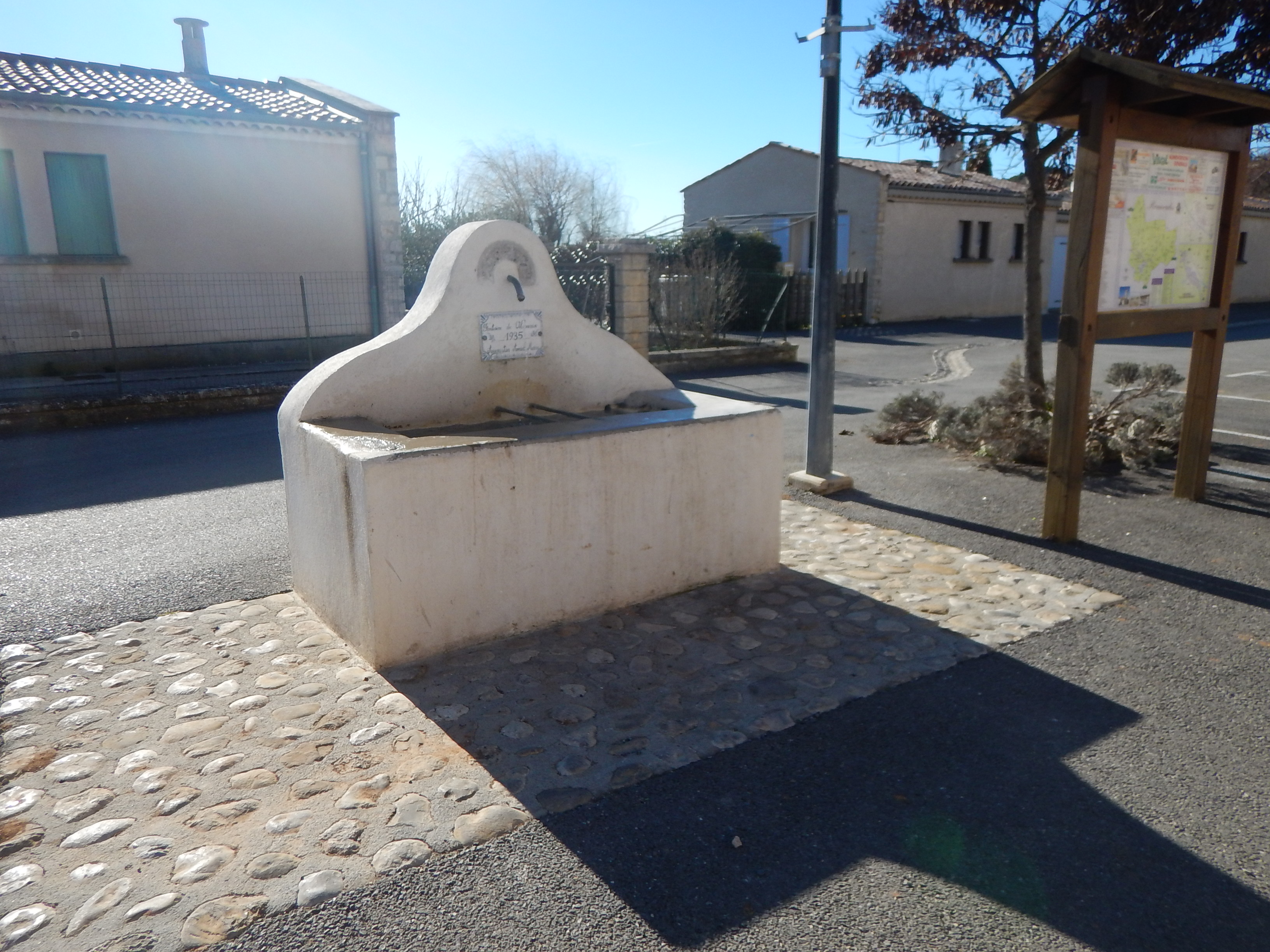 fontaine dite fontaine de Villeneuve