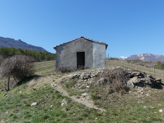 Bâtiment dispersé au quartier de Barbelle (Ribiers).