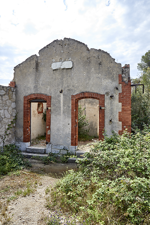 Mur-pignon nord sur cour du bâtiment militaire a. 