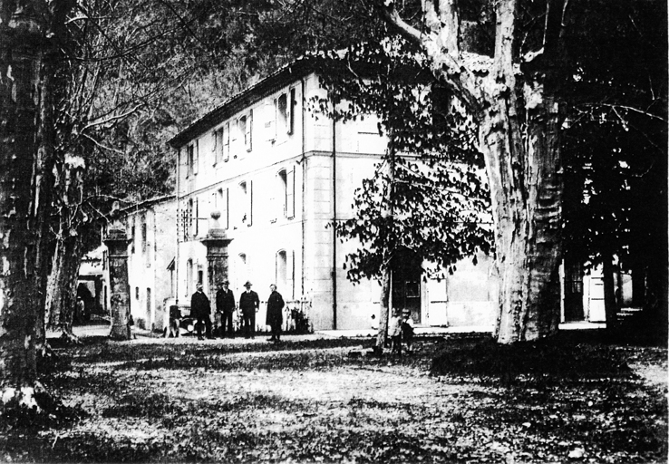 [Portail d'entrée et façade ouest du château de Verdon.]