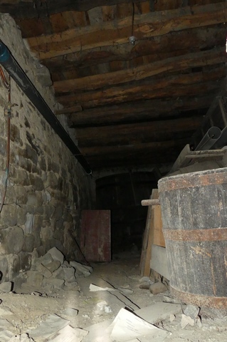 Etage de soubassement, cellier. Vue de volume prise de l'ouest.