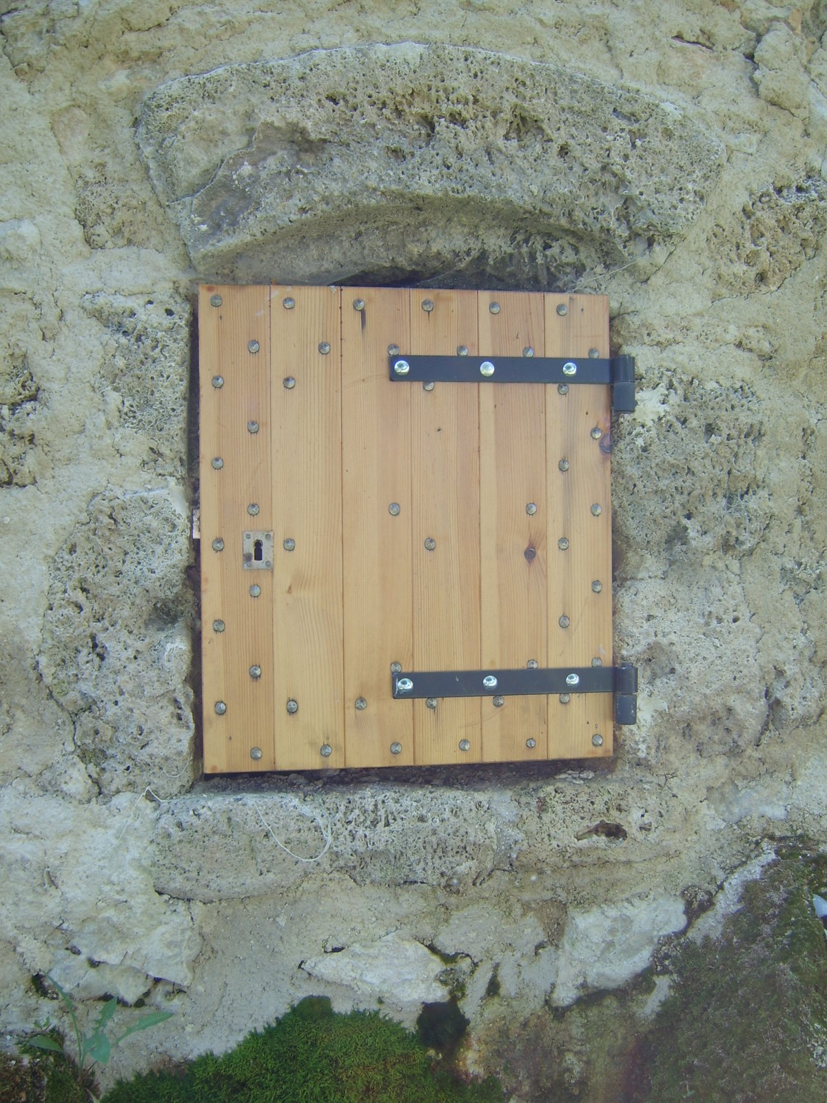 Fontaine et lavoir, dite fontaine-fraîche, ou la fontaine-qui-se-serre ou la bonne-fontaine