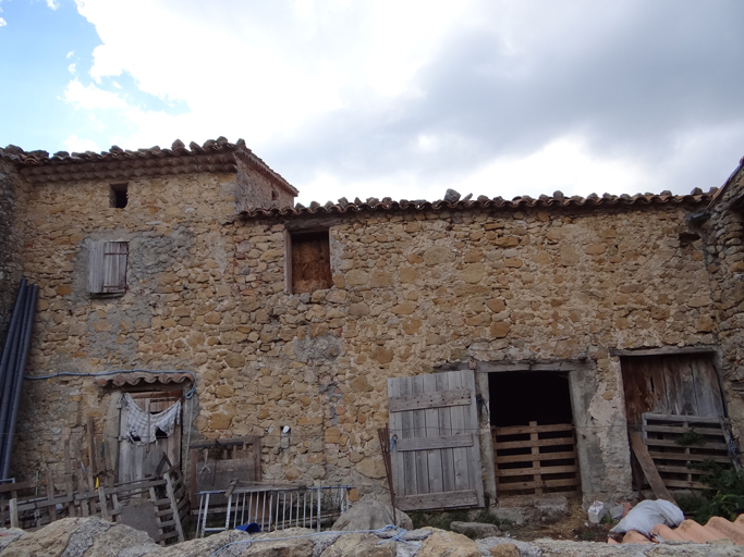 Bâtiment central. Ancien logis et fenil sur étables. Elévation sud.