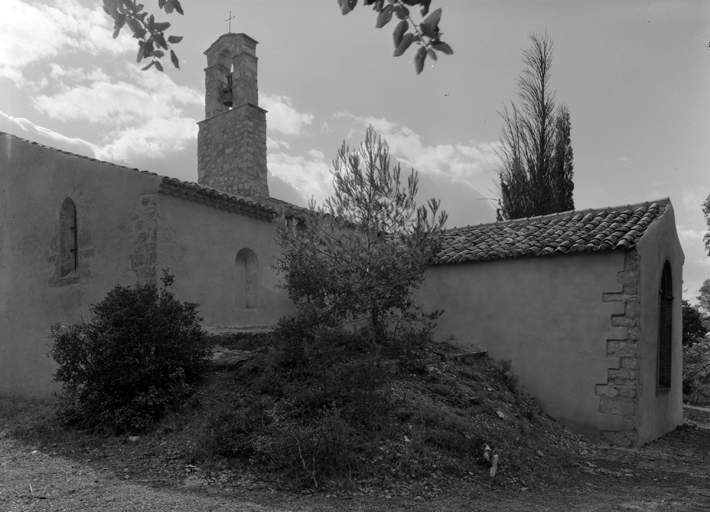 Chevet et chapelle latérale nord.