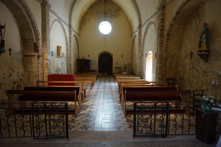 Le mobilier de la chapelle, puis couvent de trinitaires, puis ferme, actuellement chapelle Notre-Dame-de-Santé