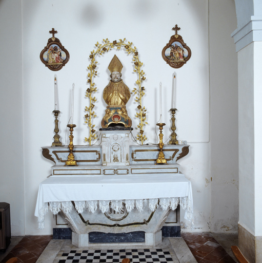 ensemble de saint Trophime (autel, gradins d'autel (2), faux tabernacle, degré d'autel, buste-reliquaire)