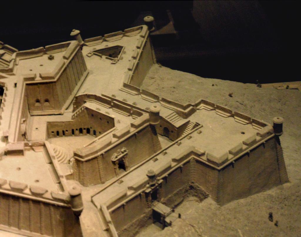 [Le haut fort de la citadelle de Marseille], c. 1670. Détail du front d'entrée.
