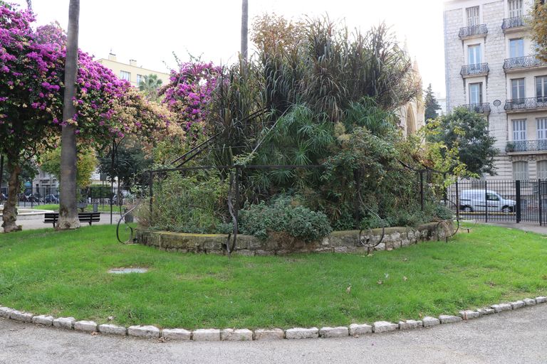 Place dite du Temple anglican puis Alziari de Malausséna, actuellement square Alziari de Malausséna