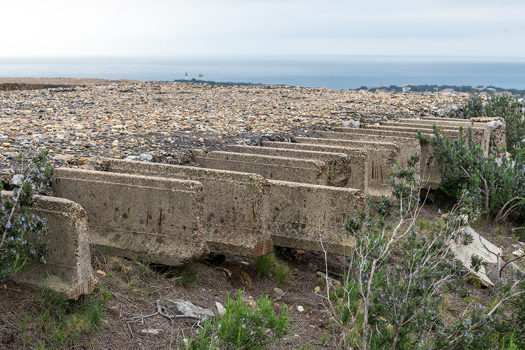 Infrastructures de la rampe monte-charge d'accès à la batterie, partie haute, traverses
