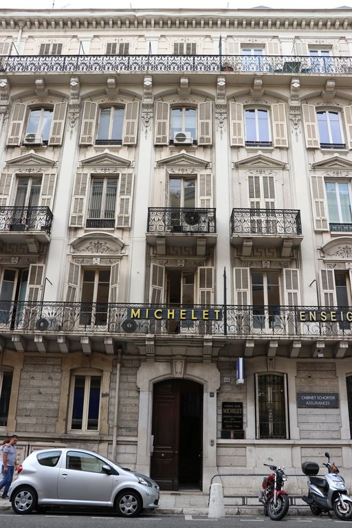 immeuble dit Immeuble Girard, actuellement Lycée privé Michelet et immeuble de bureaux