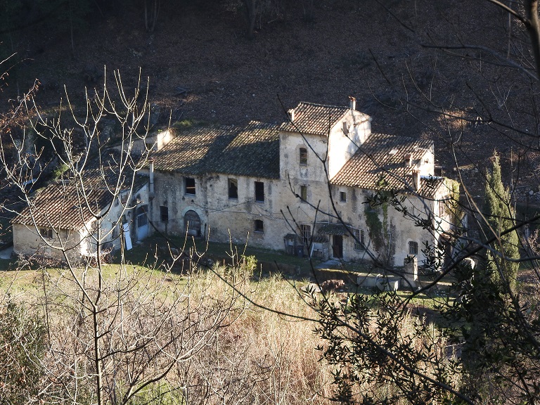 Ferme de maître à bâtiments multiples (1833 C 48-49). Vue d'ensemble prise de l'ouest.