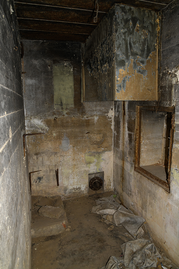 Poste de direction de tir  R 636, intérieur du niveau 1, local de la chaufferie dans le tiers gauche du bloc