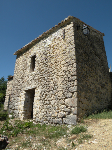 Villevieille, vue d'ensemble d'un entrepôt agricole multi-fonctionnel avec étable sous fenil (type 2.1), 1983 243C3 735.