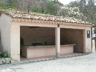 Fontaine et lavoir dite fontaine du bas