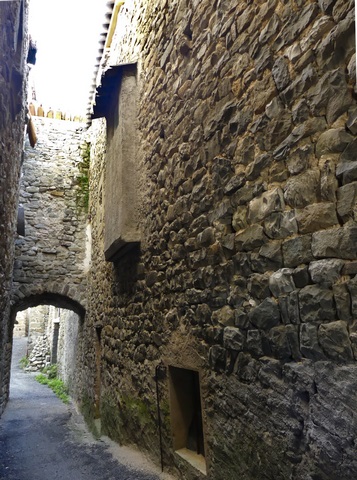 Elévation nord et passage couvert sur la rue du Tricot.