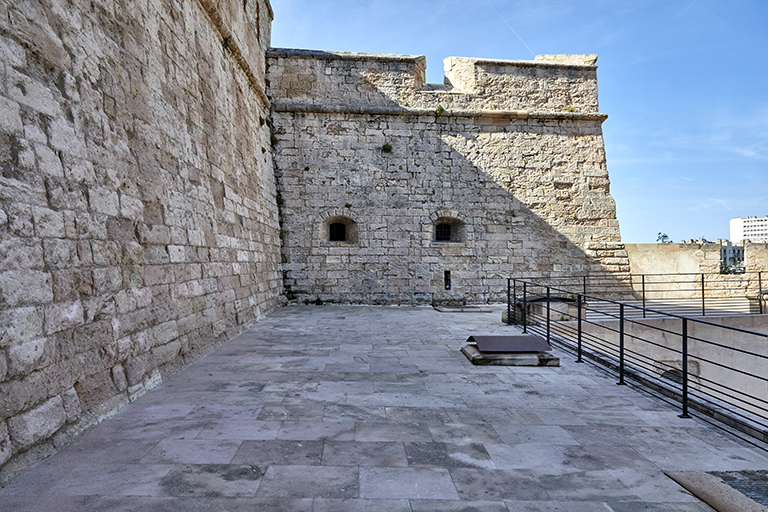 Fort St Nicolas : flanc droit du bastion de la Paix, Sud-Ouest du donjon.