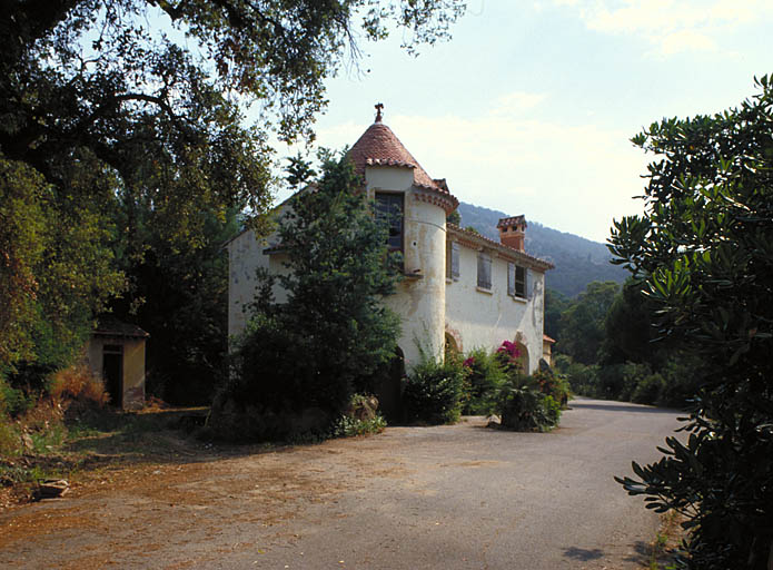 La ferme. Bâtiment A. Vue de volume prise du sud-ouest