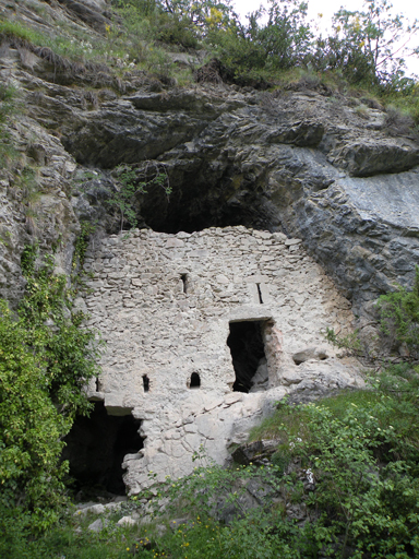 abri troglodytique dit Pertuis de Méailles ou Grotte de la Maouna