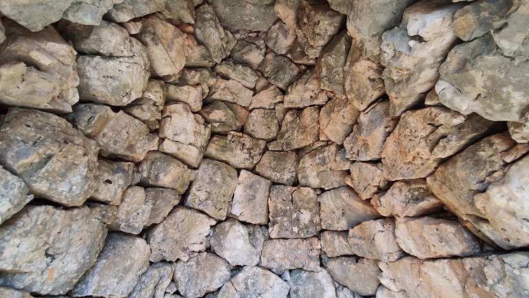 Cabane de Garavagne (2023 F 132). Coupole en encorbellement.