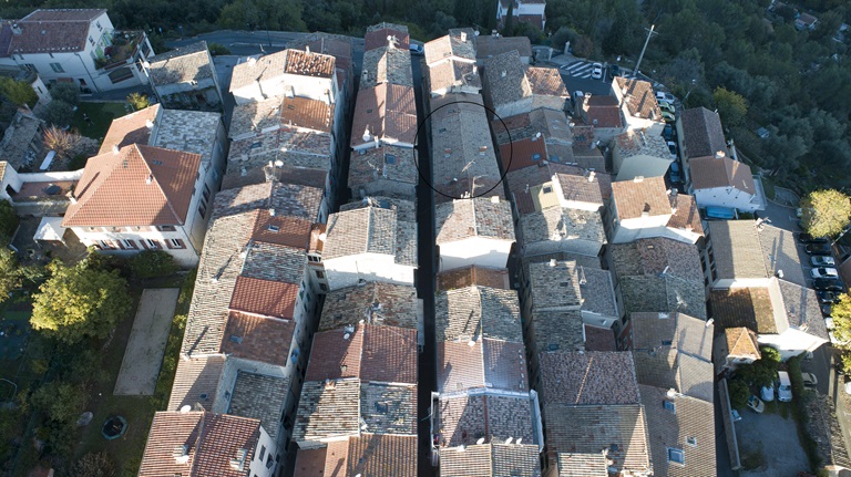 Vue aérienne prise du sud.