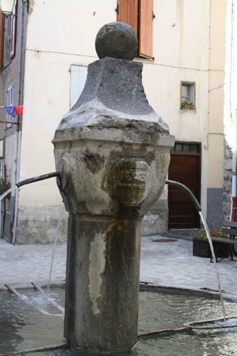 fontaine du Presbytère (fontaine-lavoir)