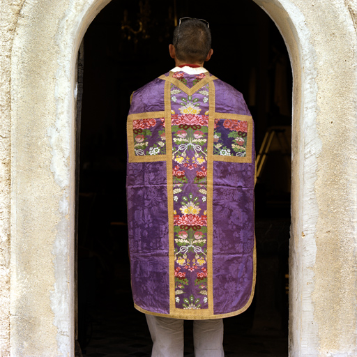 ensemble de vêtements liturgiques (N° 6) : chasuble, étole, bourse de corporal, voile de calice (ornement violet)