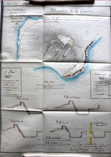 Plans et profils des batteries et retranchements à construire dans la hauteur de St Elme et de la fermeture à la gorge des batteries de ce nom ordonné par S. Ex. le prince d'Esling. 1813.