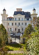 Maison de villégiature (villa balnéaire) dite Château Meissonnier, puis Château Keller, puis Château Gaumont, actuellement hôtel de voyageurs (centre de vacances) dit Château Les Tourelles