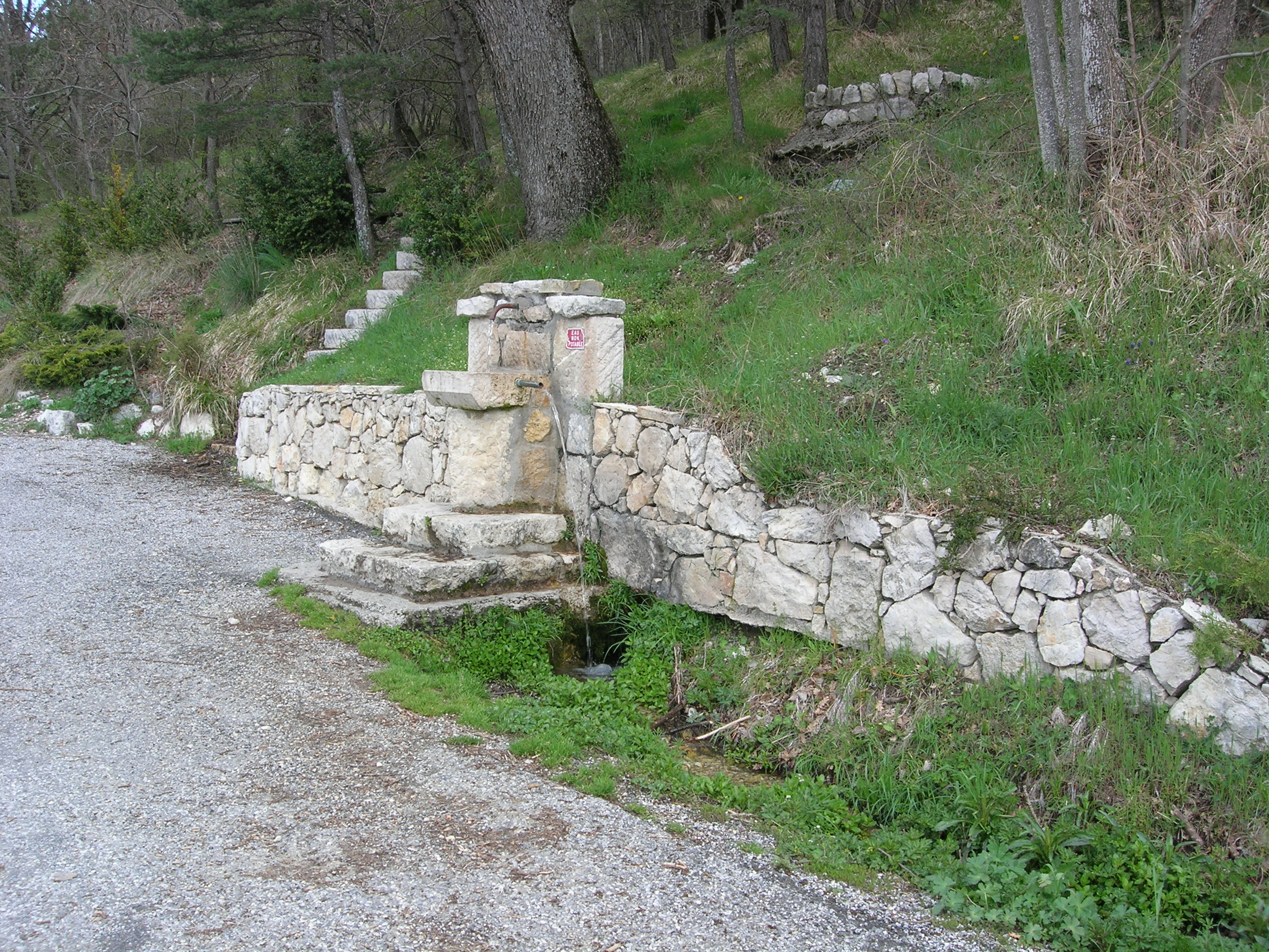 Fontaine dite fontaine des Escaranètes