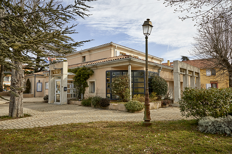 hôtel restaurant Dravet, puis les Marronniers, puis le Pic de Bretagne, actuellement mairie