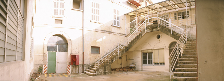 bâtiment conventuel, puis parfumerie Roure-Bertrand, actuellement immeuble de bureaux