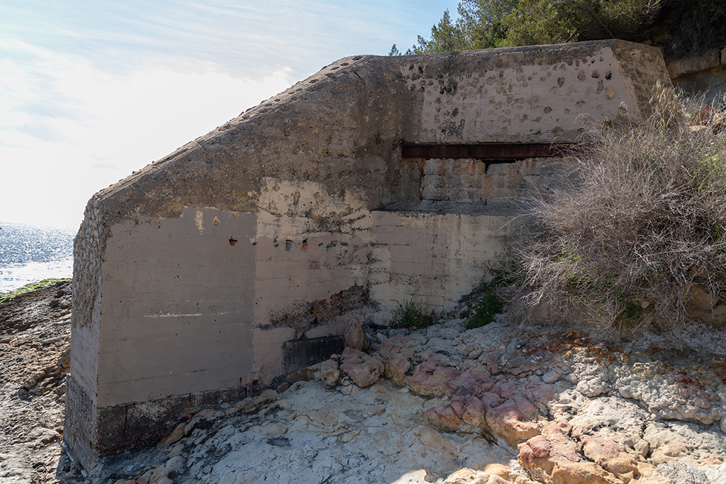 Face avant de la seconde casemate de flanquement allemande, avec embrasure murée