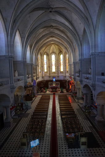 Vue intérieure vers le choeur.