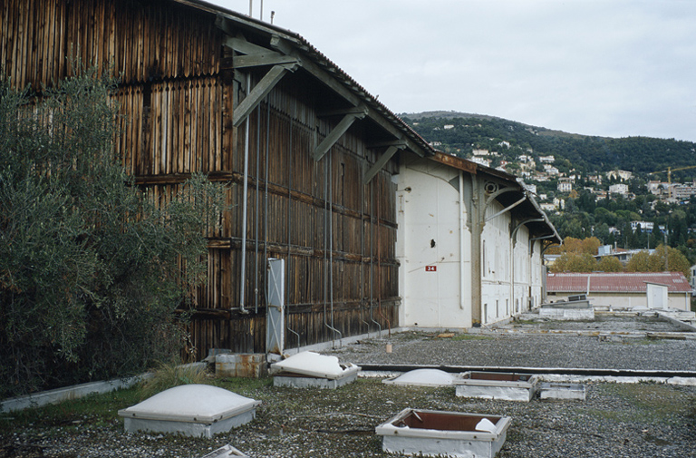 bâtiment conventuel, puis parfumerie Roure-Bertrand, actuellement immeuble de bureaux