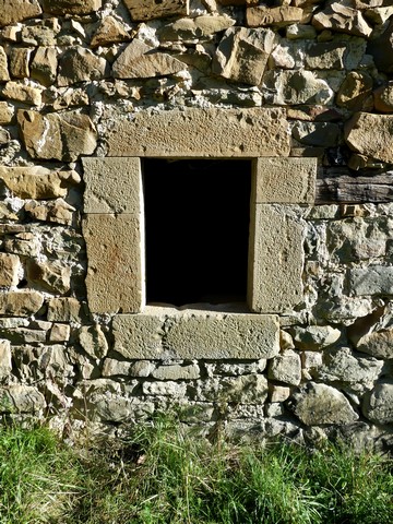 Bâtiment principal. Elévation sud, premier niveau. Fenêtre de l'atelier.
