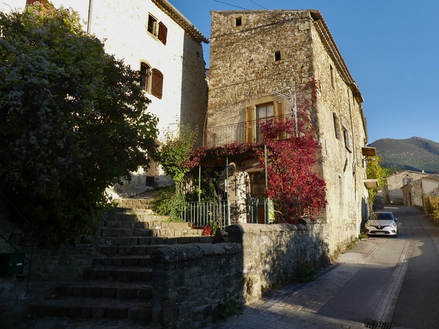 La Grande Rue et le départ de la Petite Rue, vue d'ensemble prise du sud.