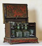 Coffret à liqueur (avec carafes et verres)