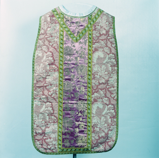 ensemble de vêtements liturgiques (N° 4) : chasuble, étole, manipule, bourse de corporal, voile de calice (ornement rose)