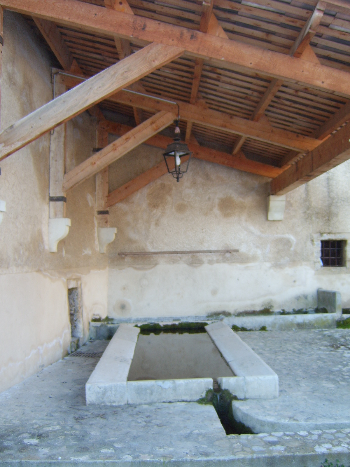 Fontaine et lavoir dite la fontaine du lavoir