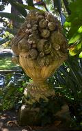 Vase décoratif de jardin : Corbeille de fruits et de fleurs