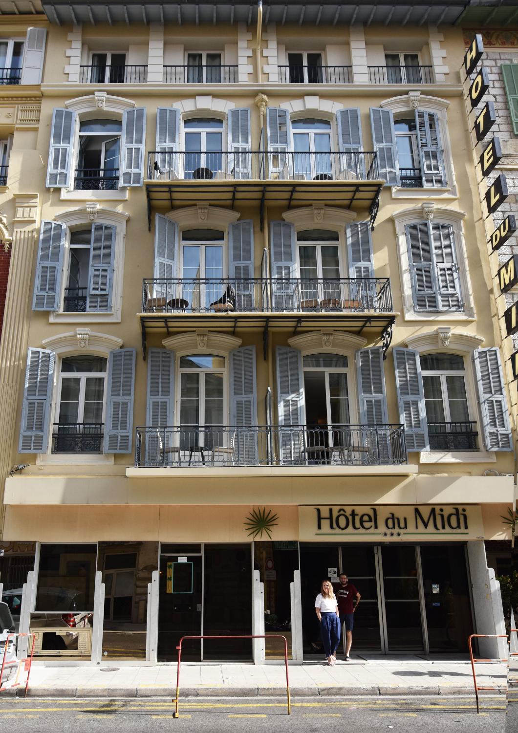 immeuble devenu hôtel de voyageurs sous le nom d'Hôtel du midi