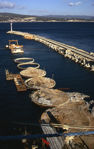 Digue dite première digue du large aujourd'hui intégré au môle neuf de la Ciotat