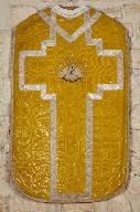 Chasuble, étole, manipule, bourse de corporal, voile de calice (ornement doré n°1)