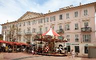 Hôtel particulier dit Palais Trenca de Monléon, puis hôtel de voyageurs dit Hôtel d'Angleterre, puis Hôtel Bristol, puis hôtel de ville, actuellement immeuble