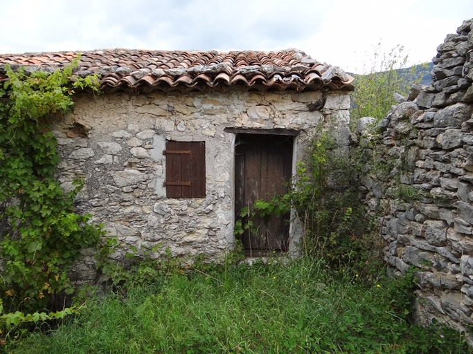 Elévation est, second niveau. Porte et fenêtre de la chambre.