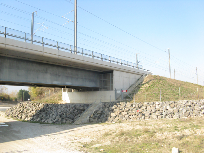 viaduc ferroviaire (TGV) de Mondragon-Vénéjan, dit aussi viaduc de Mondragon