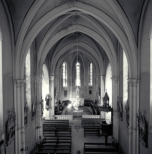 Vue intérieure prise de la tribune vers le choeur.